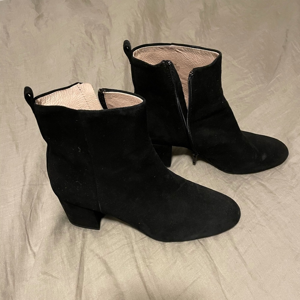 Dillard’s Black Velvet Ankle Boots 3in Heel Size 9